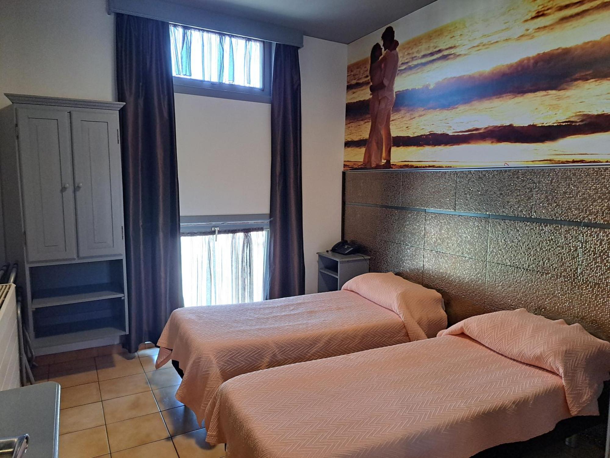 Le New Matinal Hotell La Louvière Exteriör bild